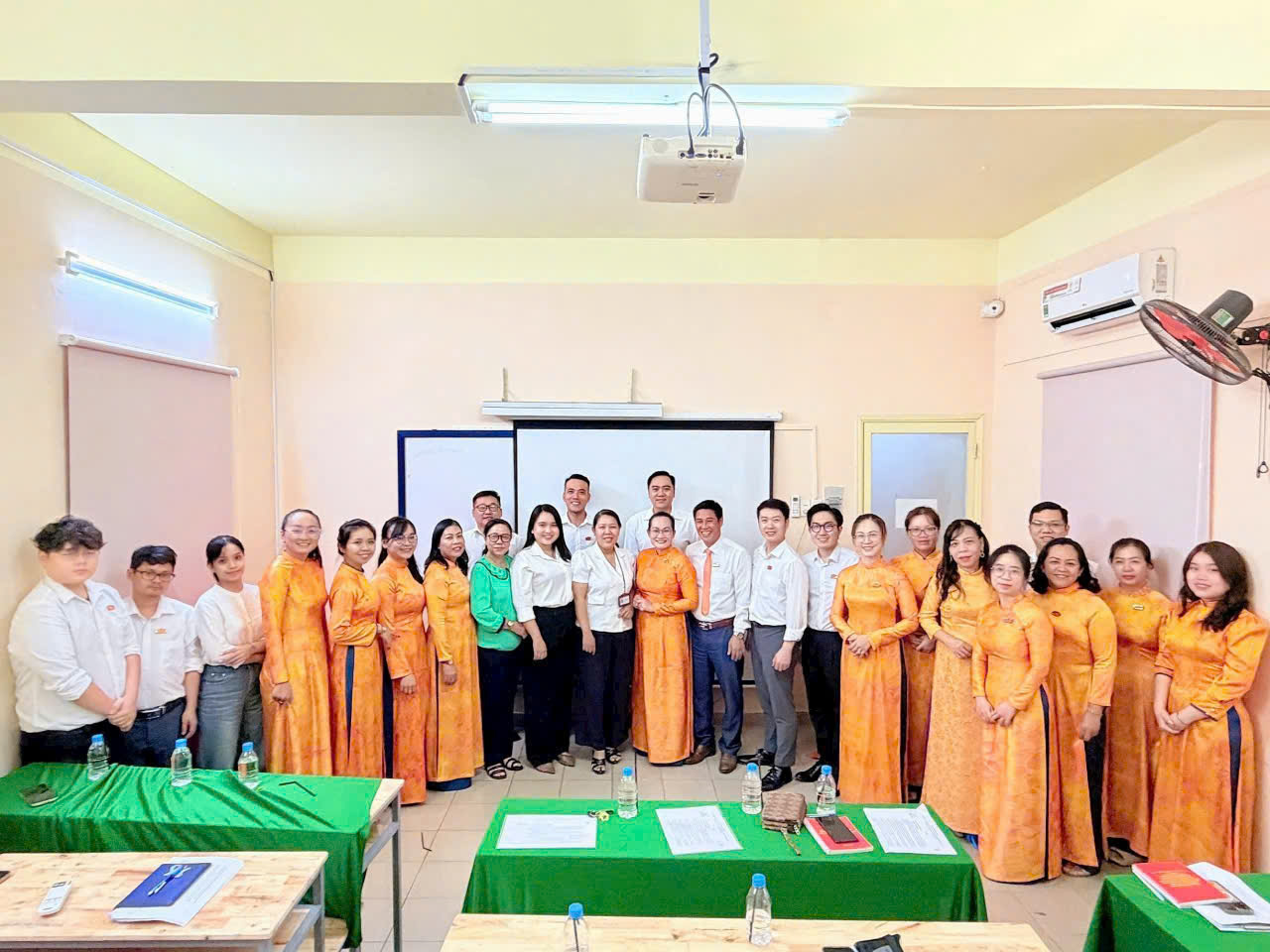    HỘI NGHỊ CỬ TRI GIỚI THIỆU NGƯỜI ỨNG CỬ ĐẠI BIỂU HỘI ĐỒNG NHÂN DÂN PHƯỜNG BÌNH LỢI TRUNG, NHIỆM KỲ 2026 – 2031   