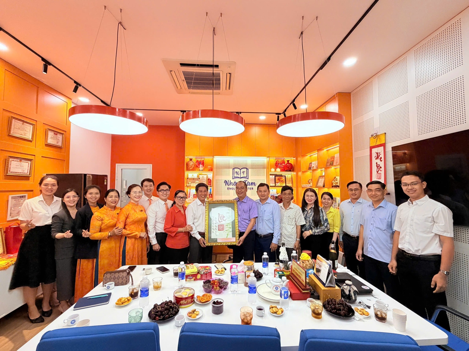 ĐOÀN LÃNH ĐẠO PHƯỜNG BÌNH LỢI TRUNG ĐẾN THĂM, CHÚC MỪNG NĂM MỚI CÔNG TY CỔ PHẦN GIÁO DỤC GNP 