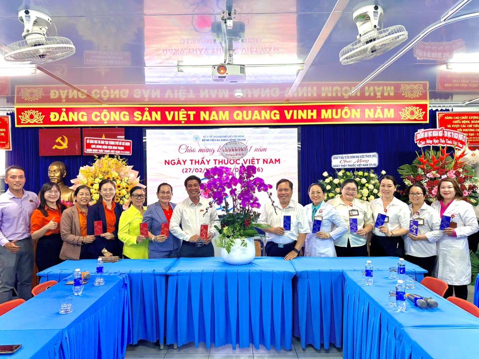 BAN GIÁM ĐỐC CÔNG TY CỔ PHẦN GIÁO DỤC GNP TỔ CHỨC THĂM, CHÚC MỪNG CÁC CƠ SỞ Y TẾ NHÂN NGÀY THẦY THUỐC VIỆT NAM (27/02)